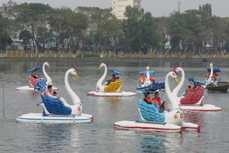 Peddle Boat the West Lake like a â€¦ swan?