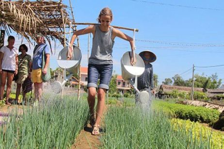 Tra Que herb village