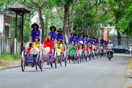 Ride a cyclo through Hue City