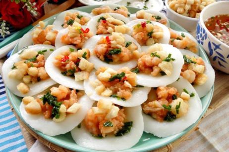 Banh Beo (Bloating Fern-shaped cake)