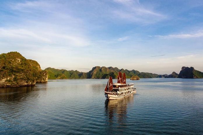 Hanoi â€“ Lan Ha Bay â€“ Bright Cave â€“ Dinner On Floating Farm