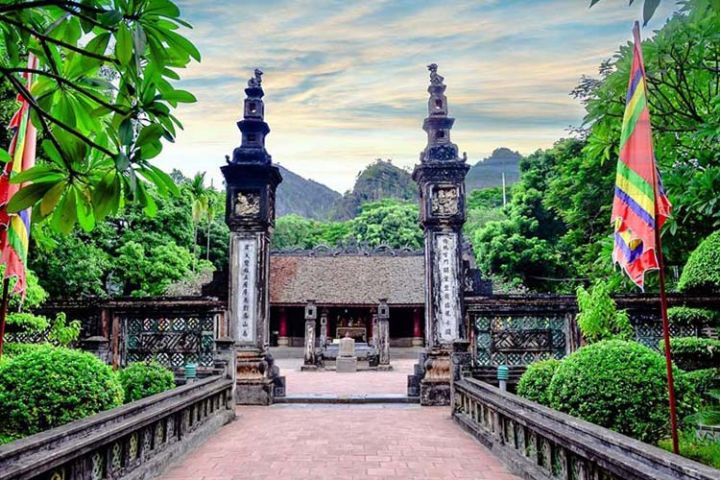Hoa Lu - Trang An Day Trip (Deluxe Transportation)