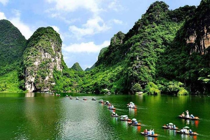 Hoa Lu - Mua Caves - Trang An Day Trip (Deluxe Transportation)