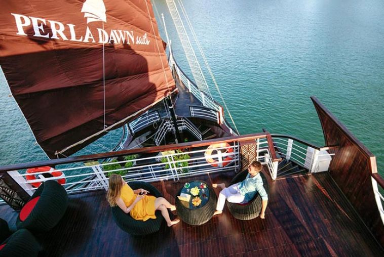 Perla-Dawn-Sails-32